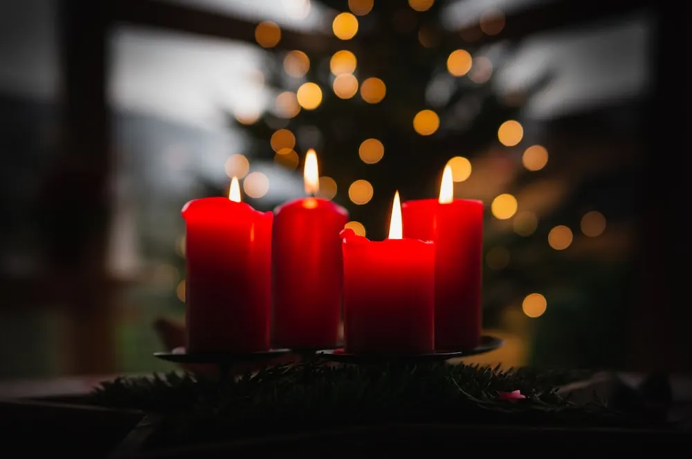 Mit szimbolizálnak az adventi gyertyák?