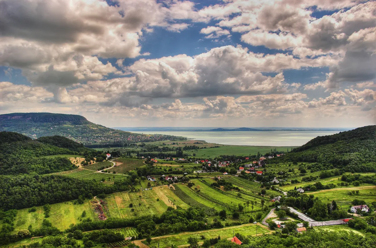 Miért jöttek anno német turisták a balatonra