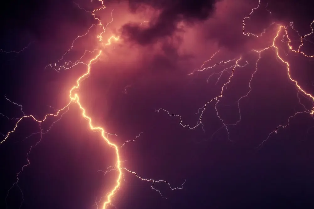 Nem szabad zuhanyozni zivatar idején?