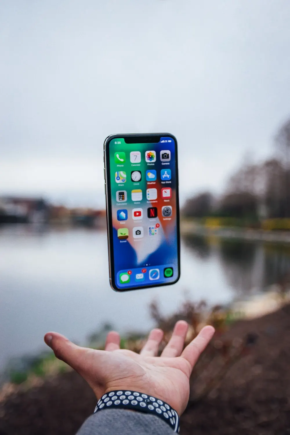 Hogyan lehet törölni a névjegyeket az iPhone-on